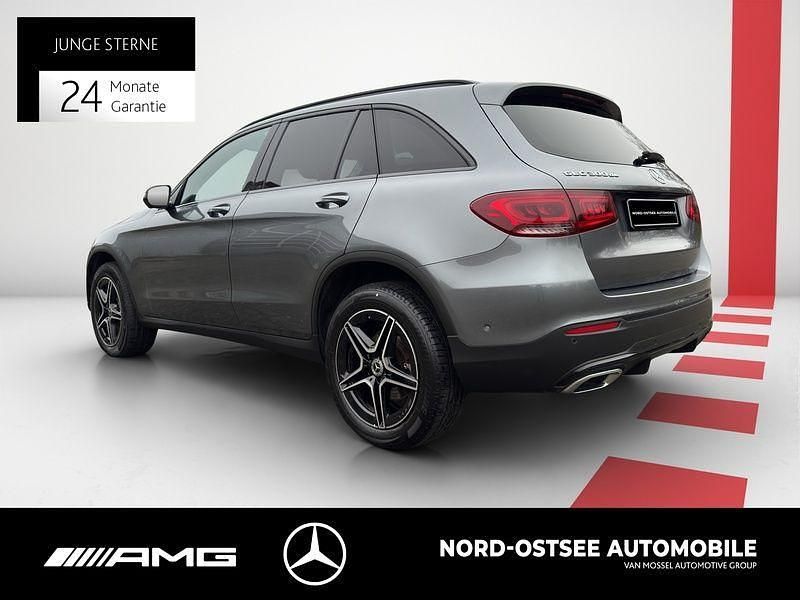 Gebraucht Mercedes GLC300e AMG 194 PS (142 kW) 2021 Metalliclack selenitgrau SUV