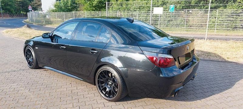 Schwarz Gebraucht 2004 BMW 545 Sport Line Limousine | 15.999 € - Bild 1/4