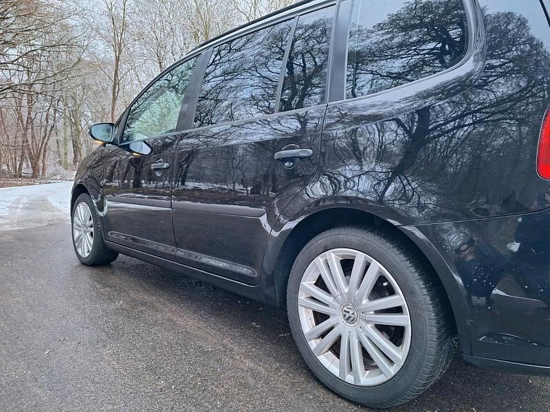 Gebraucht VW Touran 140 PS (102 kW) 2011 Schwarz Van / Kleinbus
