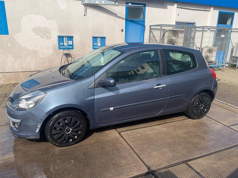 Blau Gebraucht 2005 Renault Clio III Kleinwagen | 1.000 € - Bild 1/4