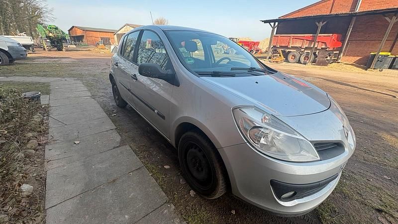 Gebraucht Renault Clio II 55 PS (40 kW) 2005 Grau Kleinwagen