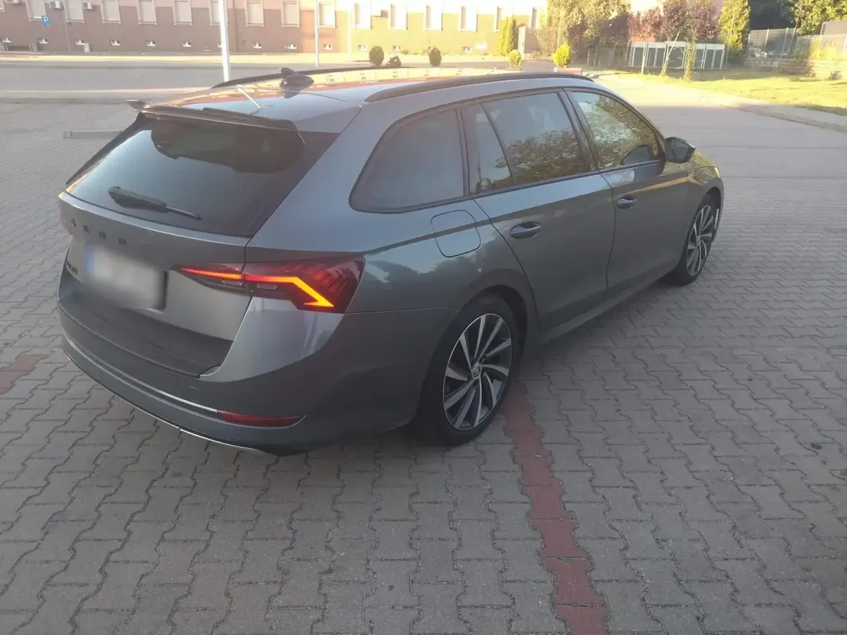 Gebraucht Skoda Octavia SportLine 150 PS (110 kW) 2023 Grau Kombi