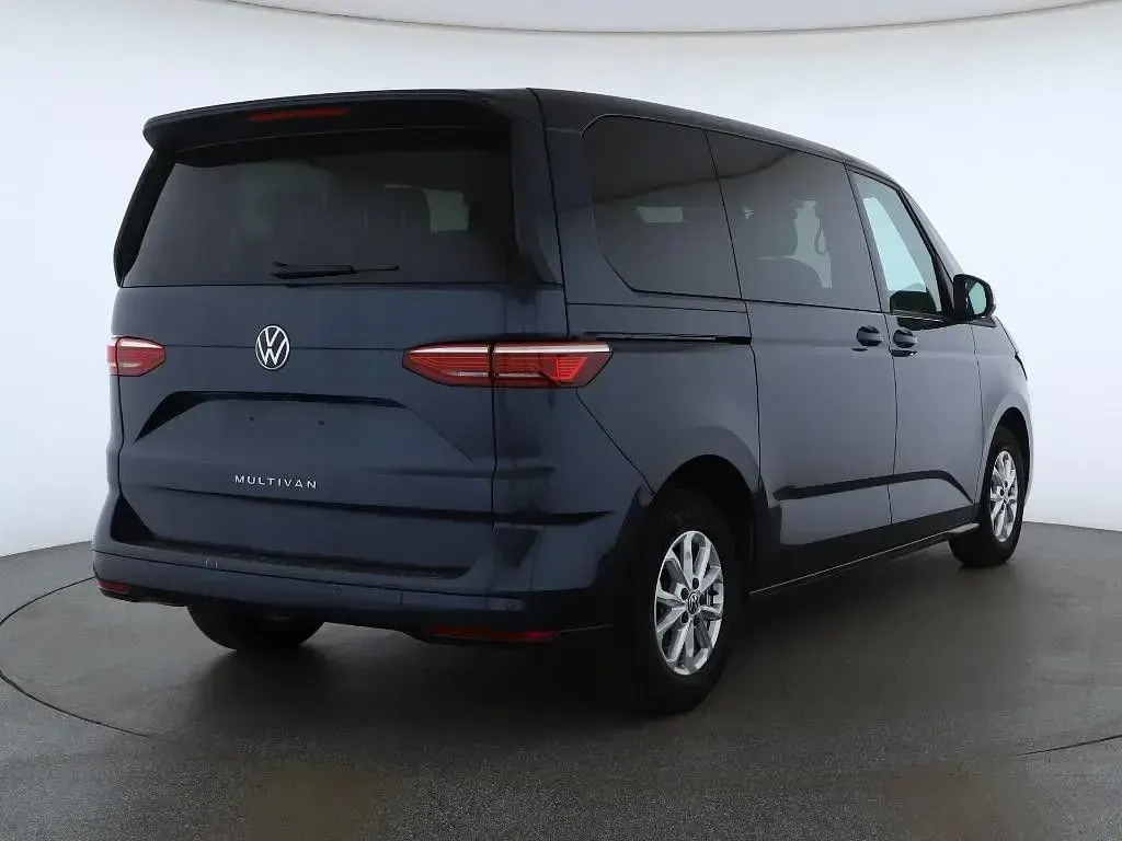 Używany VW Multivan Basis 150 KM (110 kW) 2023 Niebieski Minivan
