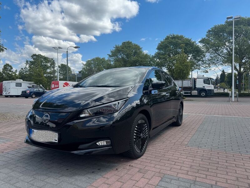 Schwarz Gebraucht 2022 Nissan Leaf N-Connecta Kleinwagen | 15.000 € (Guter Preis) - Bild 1/4