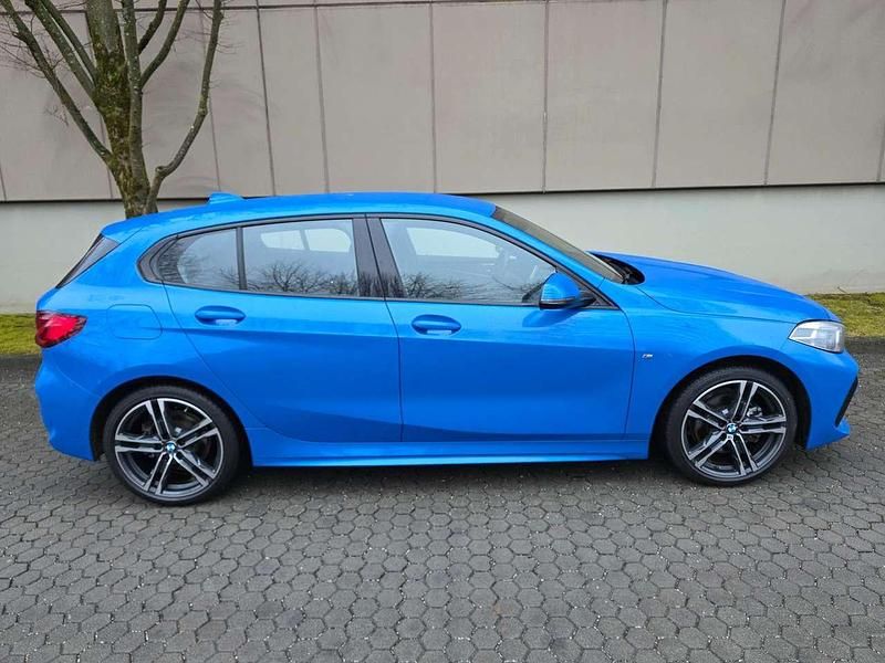 Gebraucht BMW 118 M Sport 136 PS (100 kW) 2022 Misano blau metallic Kleinwagen