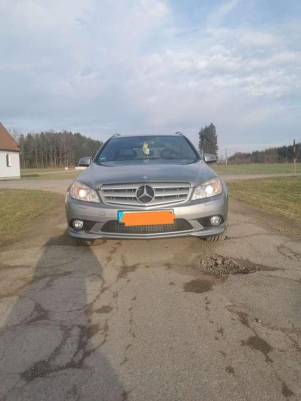 Gebraucht Mercedes 220 Avantgarde 170 PS (125 kW) 2025 Grau Kombi