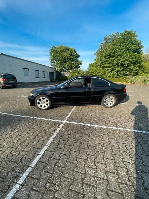 Schwarz Gebraucht 2003 BMW 320 Coupé | 3.500 € (Guter Preis) - Bild 1/4