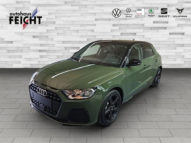 Distriktgrün metallic (metallic) Gebraucht 2025 Audi A1 Sportback Advanced Kleinwagen | 26.469 € (Etwas zu teuer) - Bild 1/4