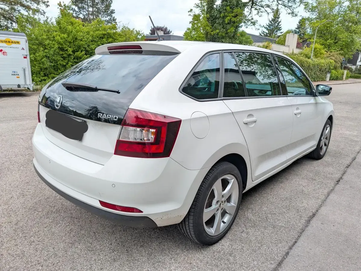Gebraucht Skoda Rapid 90 PS (66 kW) 2015 Weiß Kleinwagen