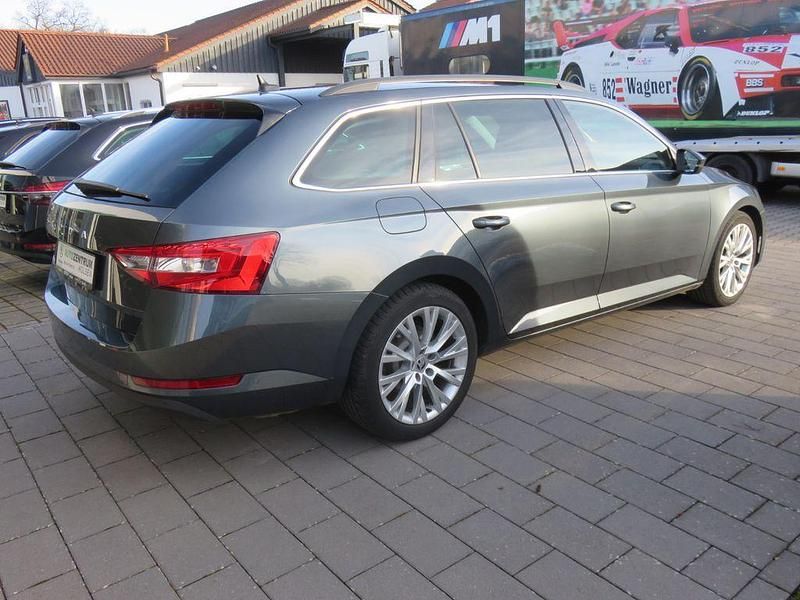 Gebraucht Skoda Superb 190 PS (139 kW) 2021 Grau Kombi