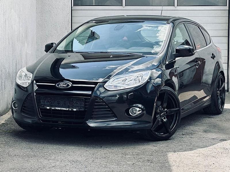 Schwarz Gebraucht 2011 Ford Focus Sport Limousine | 2.499 € (Fairer Preis) - Bild 1/4
