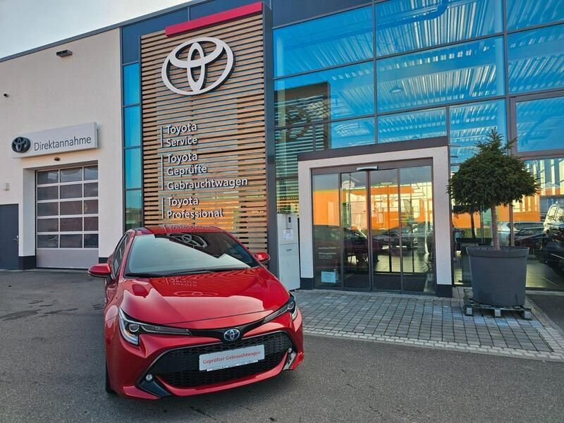 Rot Gebraucht 2021 Toyota Corolla Hybrid Team Kombi | 19.990 € (Guter Preis) - Bild 1/4
