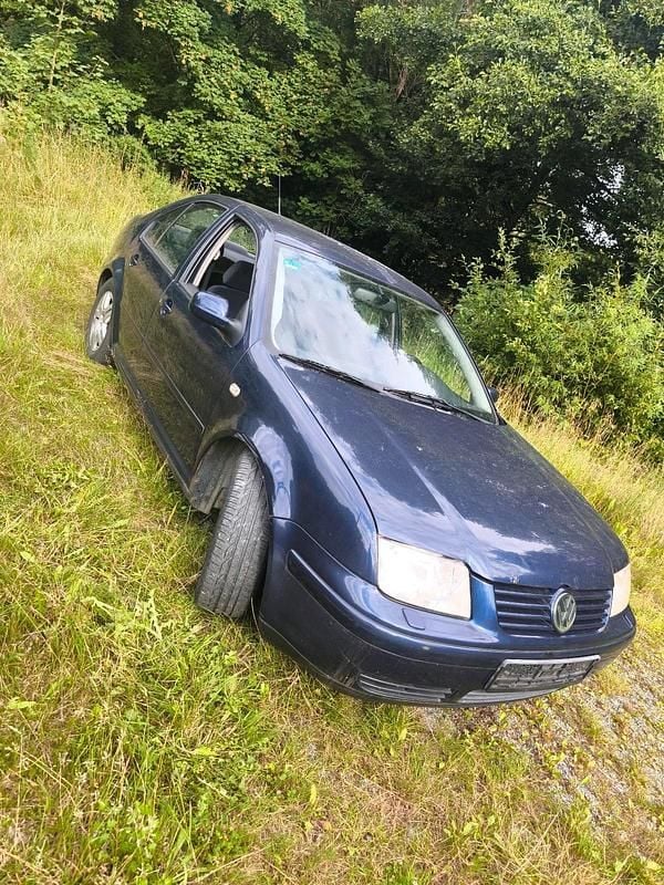 Gebraucht VW Bora 101 PS (74 kW) 1999 Blau Limousine