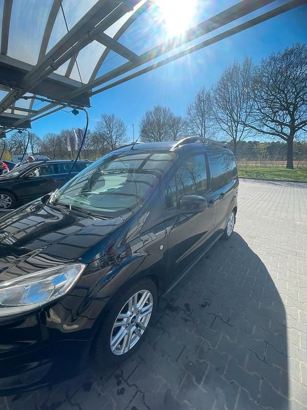 Gebraucht Ford Tourneo Courier 100 PS (73 kW) 2016 Schwarz Van / Kleinbus