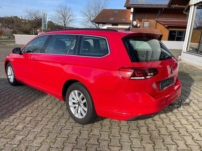 Gebraucht VW Passat Business 122 PS (89 kW) 2023 Rot Kombi