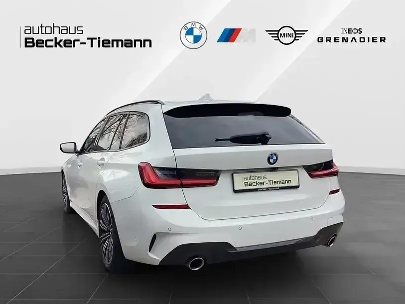 Gebraucht BMW 330 M Sport 258 PS (189 kW) 2021 Alpinweiß uni Kombi