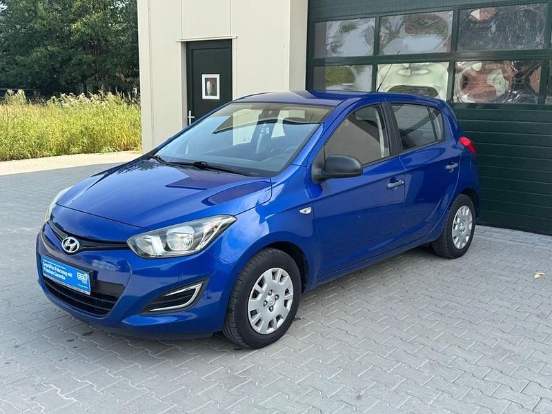 Blau Gebraucht 2013 Hyundai i20 Edition Limousine | 4.999 € (Teuer) - Bild 1/4