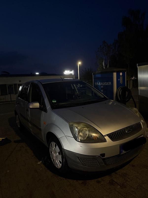 Gebraucht Ford Fiesta 69 PS (50 kW) 2006 Silber Kleinwagen