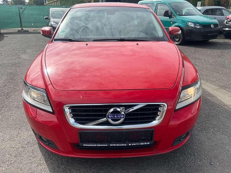 Rot Gebraucht 2009 Volvo V50 Kinetic Kombi | 3.750 € (Fairer Preis) - Bild 1/4