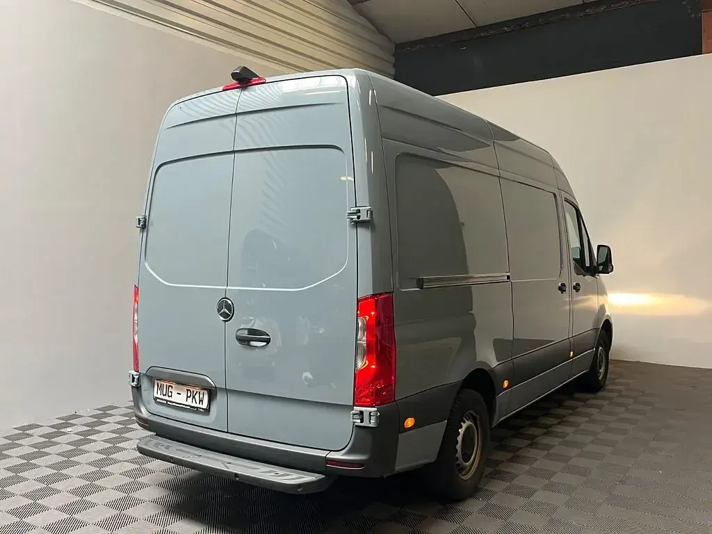 Gebraucht Mercedes Sprinter 170 PS (125 kW) 2022 Grau Van