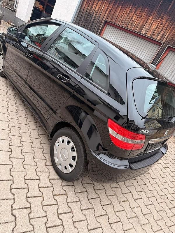 Gebraucht Mercedes B180 116 PS (85 kW) 2009 Schwarz Van / Kleinbus