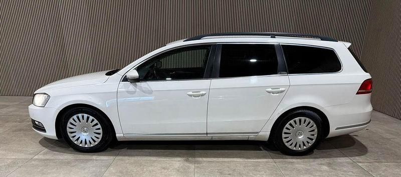 Gebraucht VW Passat 140 PS (102 kW) 2011 Weiß Limousine