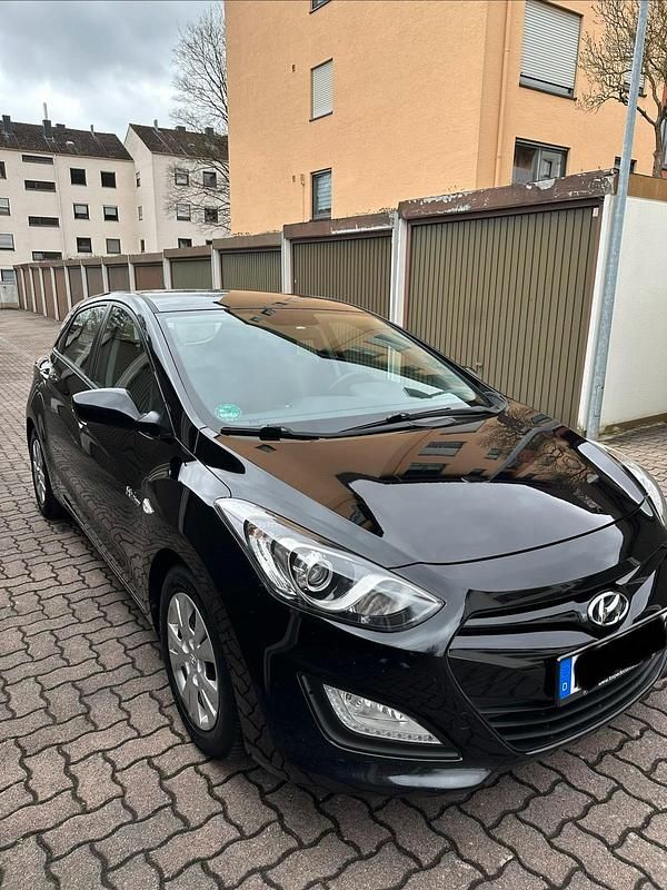 Gebraucht Hyundai i30 135 PS (99 kW) 2014 Schwarz Kleinwagen