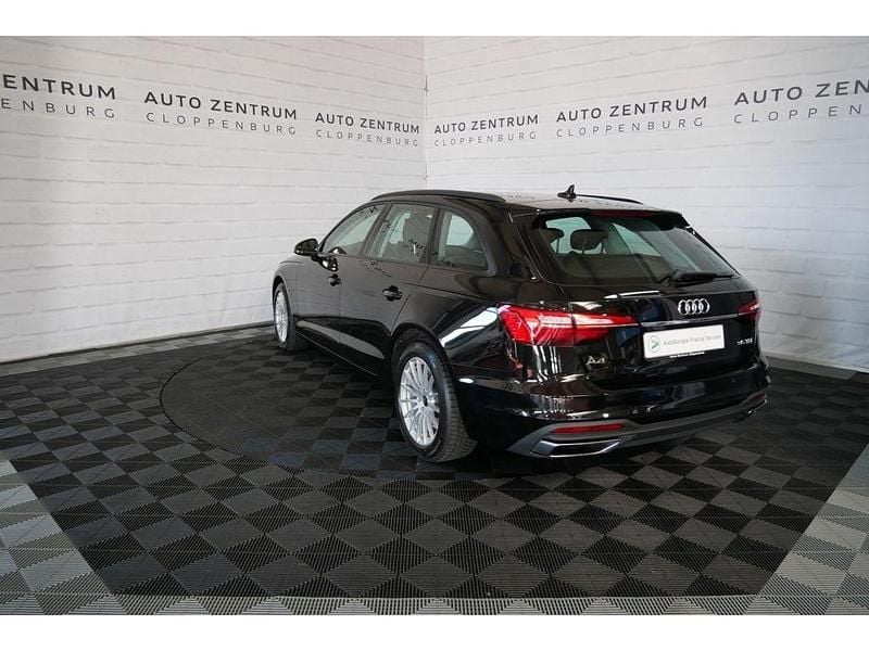 Gebraucht Audi A4 Basis 163 PS (119 kW) 2022 Schwarz Kombi
