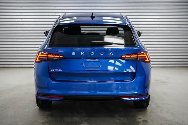 Neu Skoda Octavia Selection 150 PS (110 kW) 2025 Race blue metallic (8x) race blue metallic (8x) Kombi