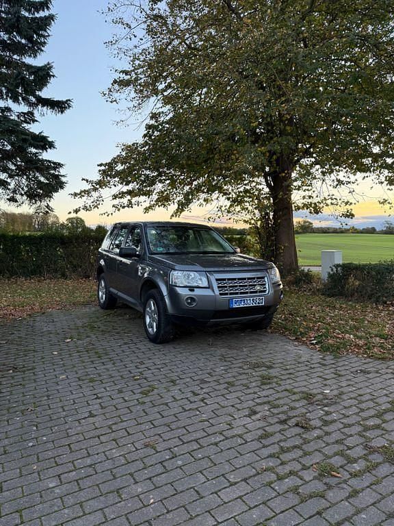 Grau Gebraucht 2009 Land Rover Freelander 2 S SUV | 4.000 € (Fairer Preis) - Bild 1/4