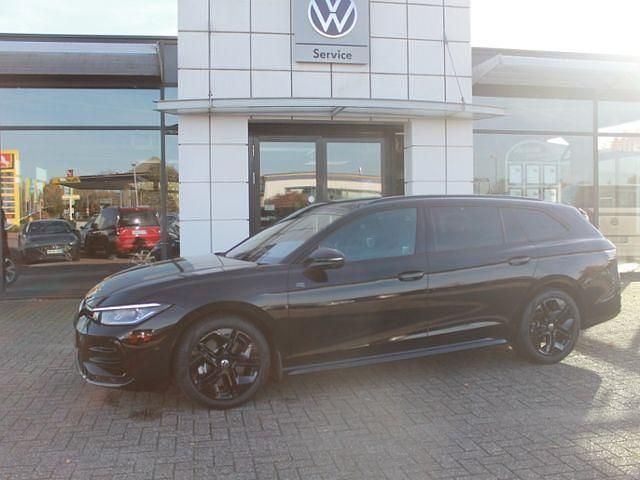 Schwarz Gebraucht 2025 VW Passat R-line Kombi | 47.889 € (Guter Preis) - Bild 1/4