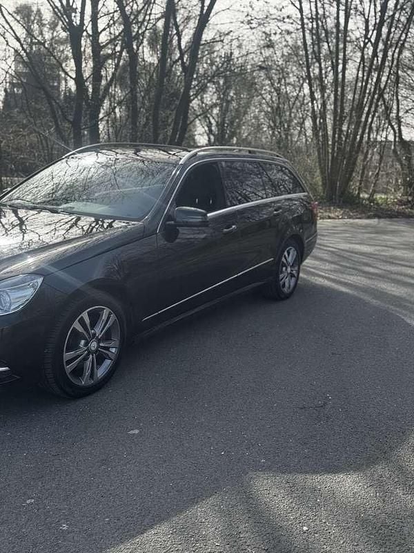 Gebraucht Mercedes E250 Avantgarde 204 PS (150 kW) 2012 Kombi