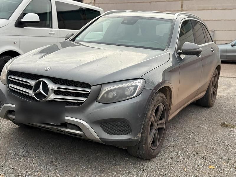 Grau Gebraucht 2019 Mercedes GLC250 SUV | 27.000 € (Fairer Preis) - Bild 1/4