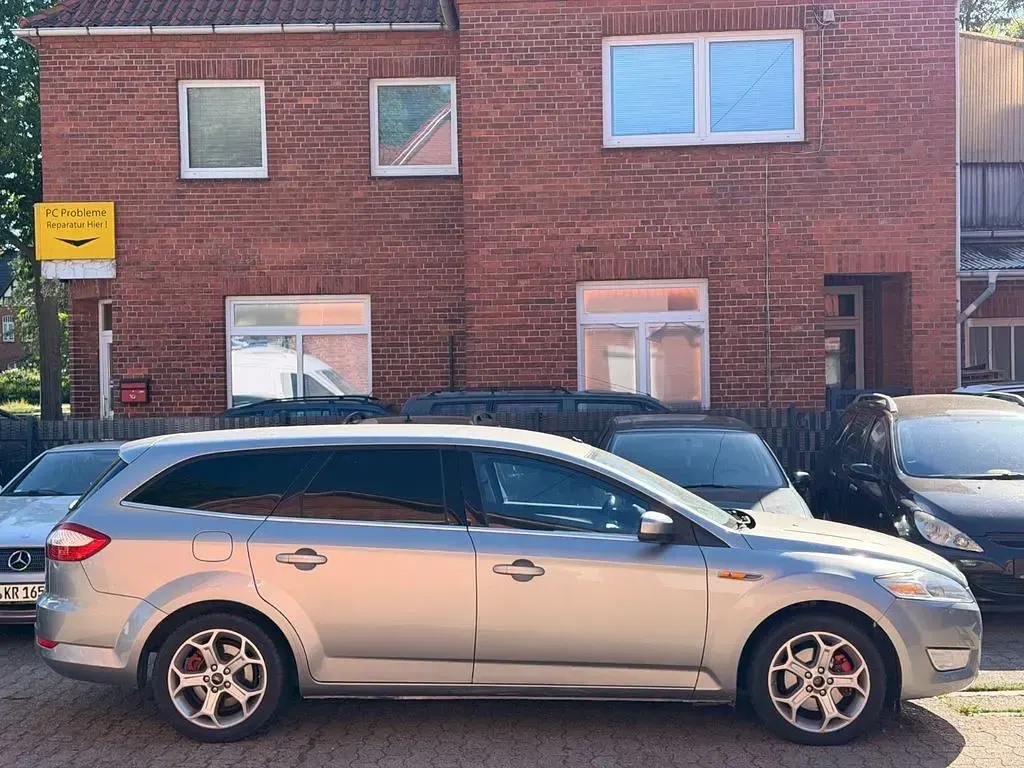 Usado Ford Mondeo Titanium 145 CV (106 kW) 2009 Plateado Berlina