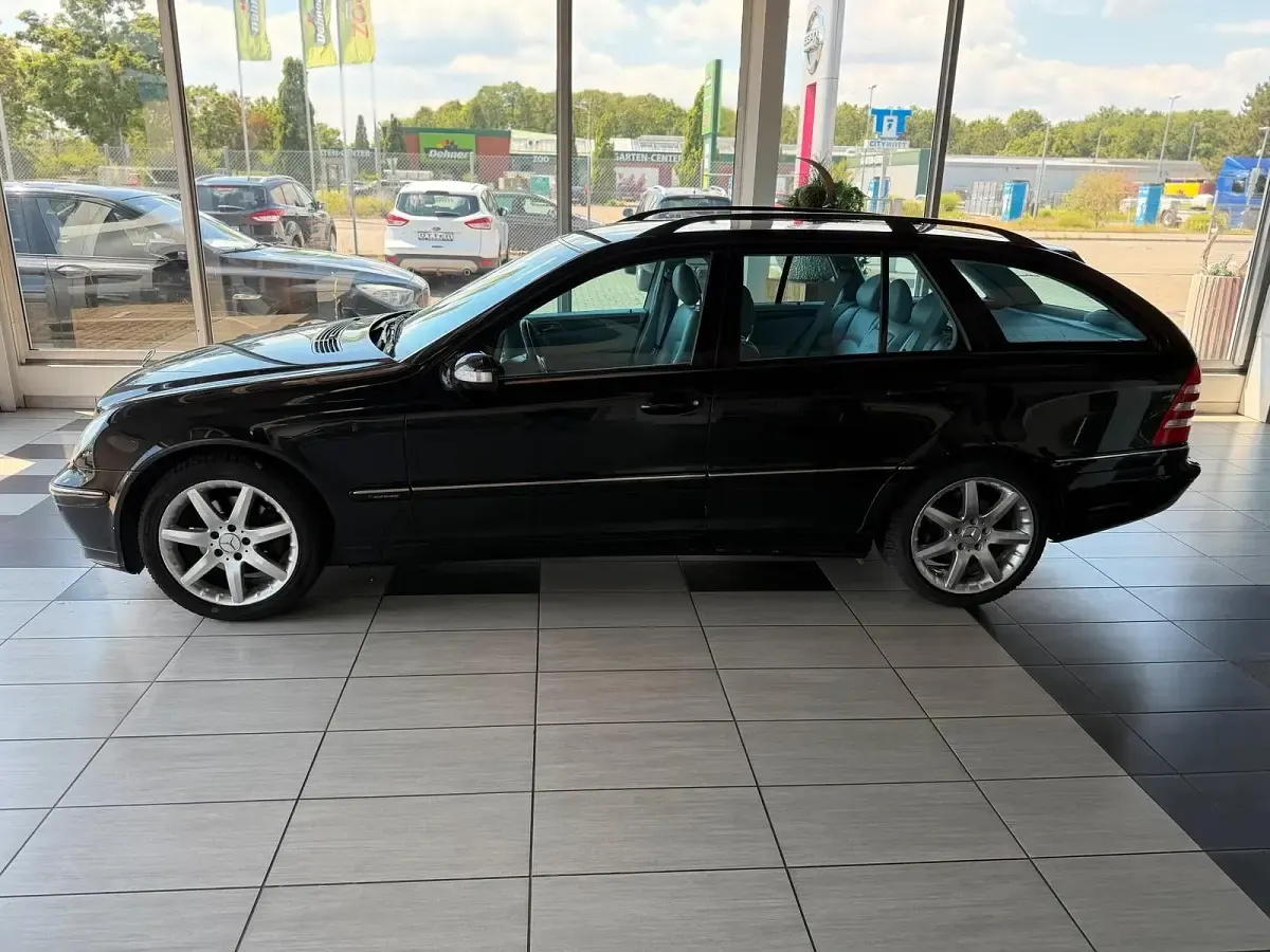 Gebraucht Mercedes C240 Avantgarde 170 PS (125 kW) 2003 Schwarz Kombi