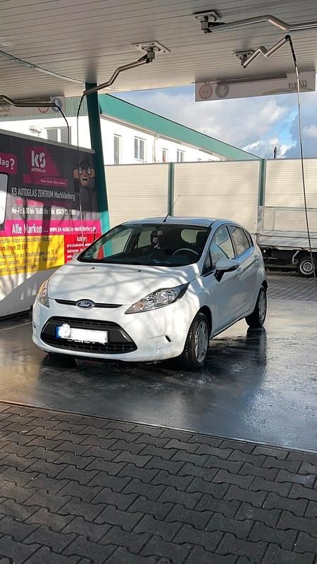 Gebraucht Ford Fiesta 60 PS (44 kW) 2009 Weiß Kleinwagen