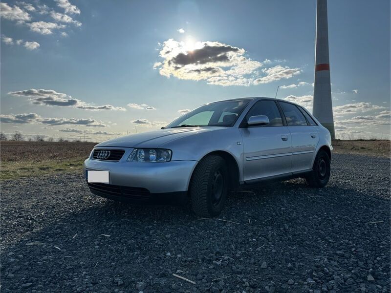 Silber Gebraucht 2001 Audi A3 Ambiente Limousine | 10.000 € - Bild 1/4