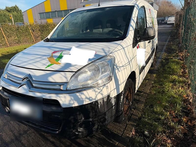 Weiß Gebraucht 2014 Citroën Berlingo Van / Kleinbus | 1.800 € - Bild 1/4