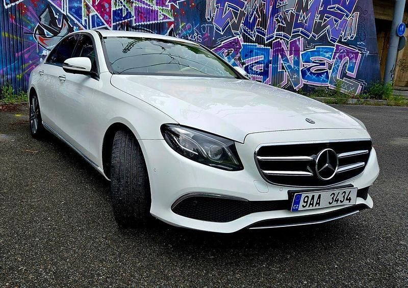 Weiß Gebraucht 2018 Mercedes E350 Limousine | 22.200 € (Teuer) - Bild 1/4