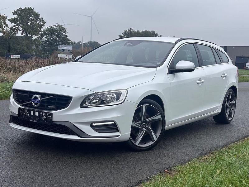 Weiß Gebraucht 2015 Volvo V60 R-Design Kombi | 6.250 € (Guter Preis) - Bild 1/4