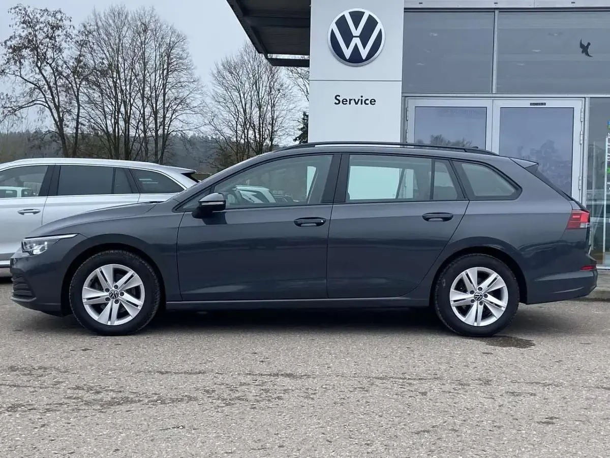 Gebraucht VW Golf VIII Life 131 PS (96 kW) 2023 Grau Kombi