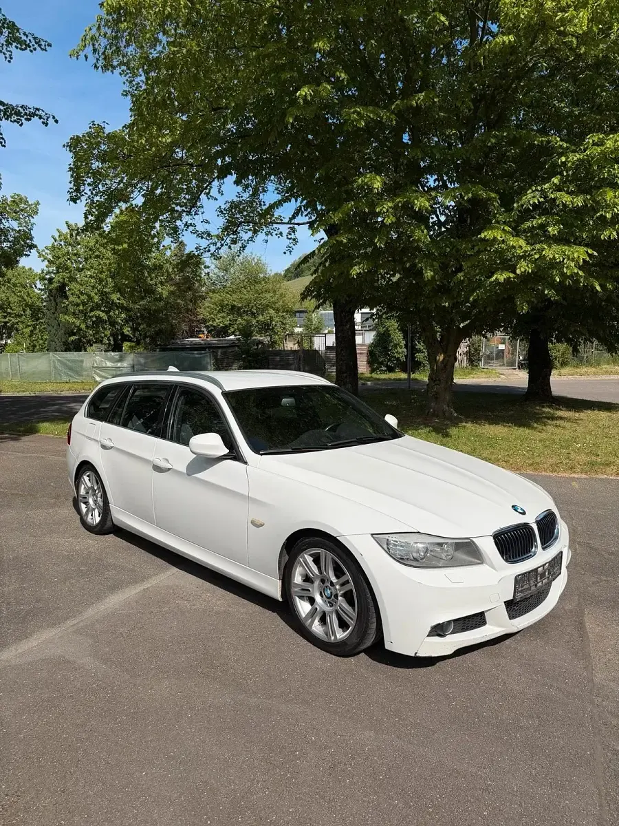 Gebraucht BMW 325 M Sport 204 PS (150 kW) 2011 Weiß Kombi