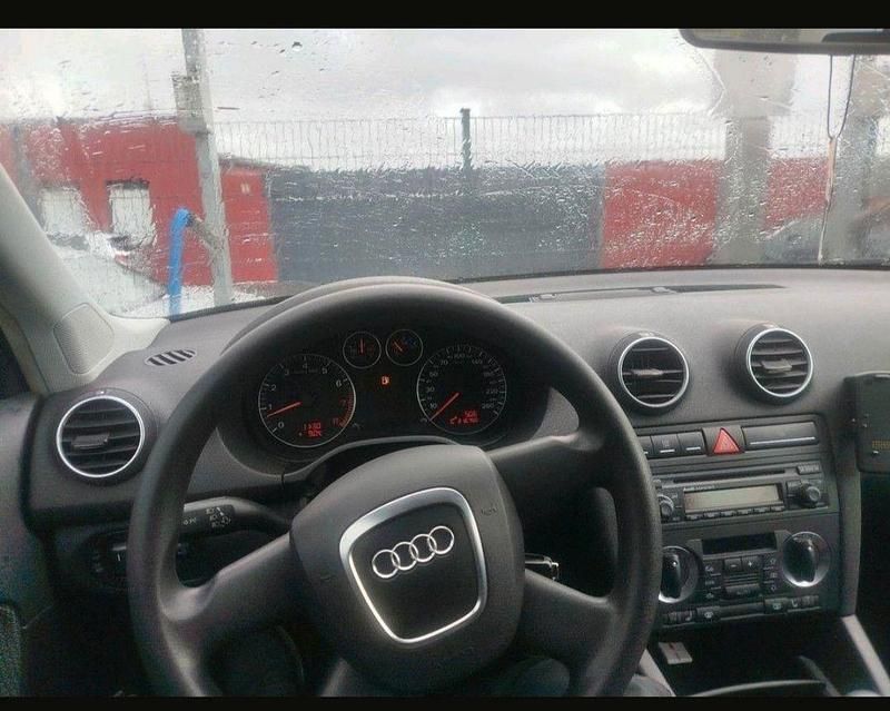 Usado Audi A3 Performance 102 HP (75 kW) 2006 Preto Citadino