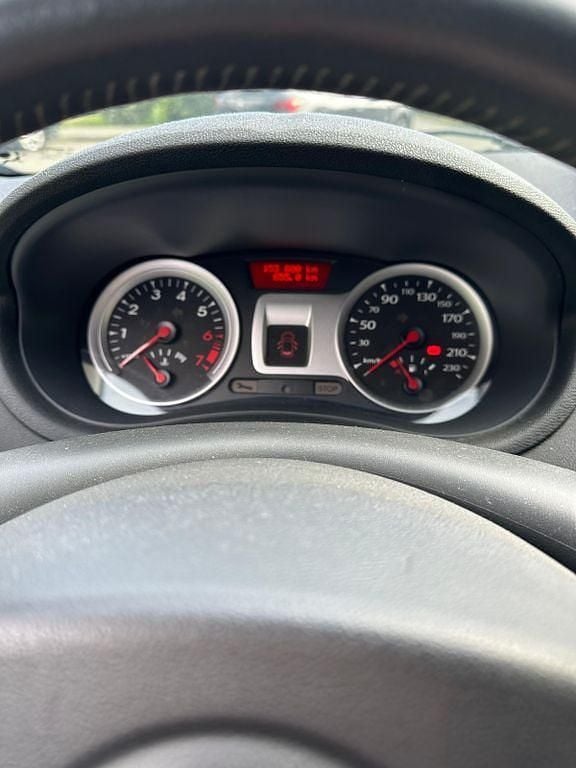 Second-hand Renault Clio II Expression 75 CP (55 kW) 2010 Negru Berlinǎ