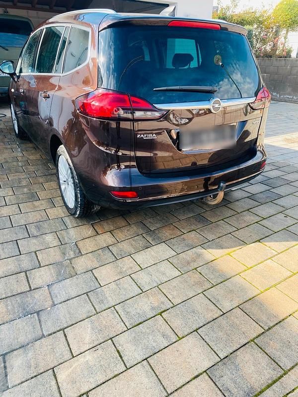 Gebraucht Opel Zafira 140 PS (102 kW) 2016 Braun Van / Kleinbus