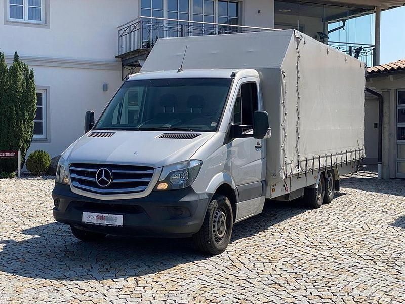 Silber Gebraucht 2016 Mercedes Sprinter Van | 45.101 € - Bild 1/4
