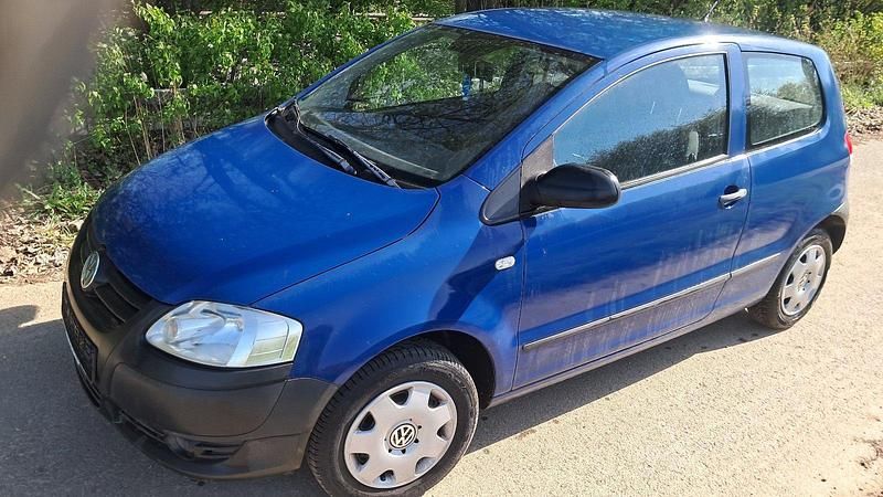 Second-hand VW Fox 75 CP (55 kW) 2010 Albastru Hatchback