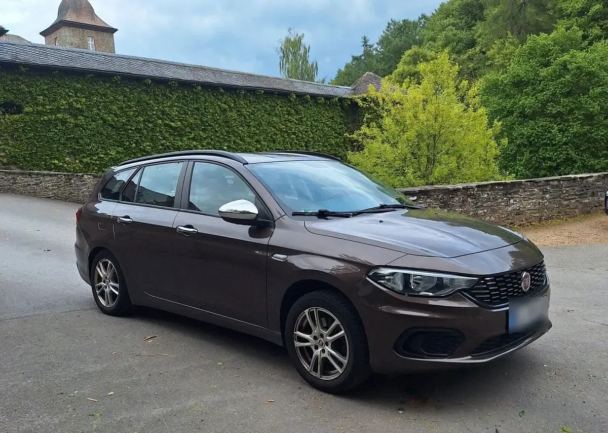 Gebraucht Fiat Tipo Pop 95 PS (69 kW) 2018 Braun Kombi