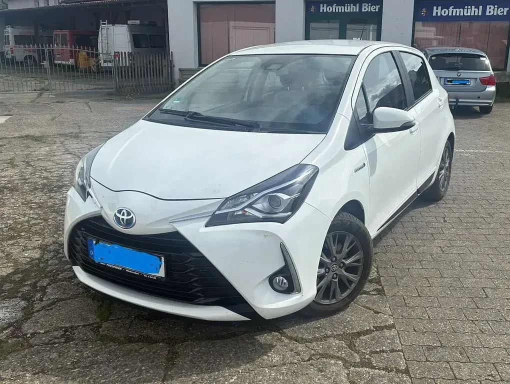 Gebraucht Toyota Yaris 73 PS (53 kW) 2017 Weiß Limousine