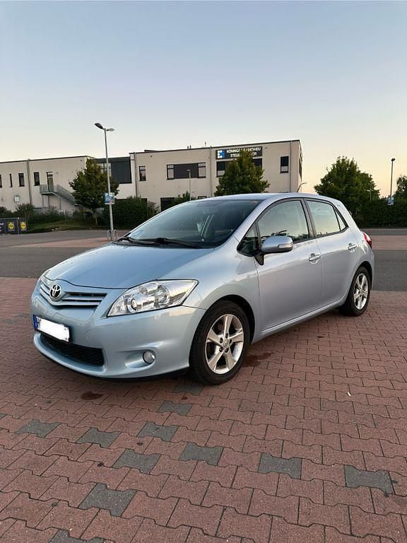 Blau Gebraucht 2012 Toyota Auris Limousine | 5.500 € (Fairer Preis) - Bild 1/4